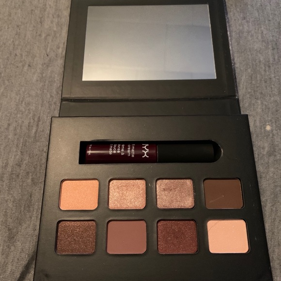 Make up items - Picture 6 of 8